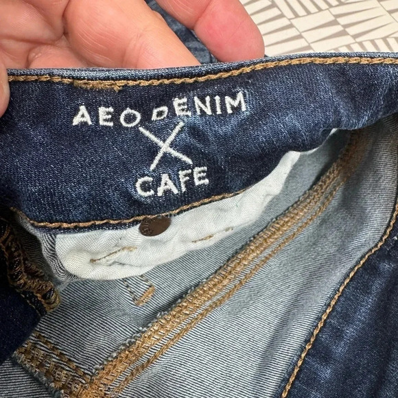 American Eagle Women’s AEO DENIM CAFE MIDI Size 4 Cuff hem Jean Shorts - Picture 4 of 8